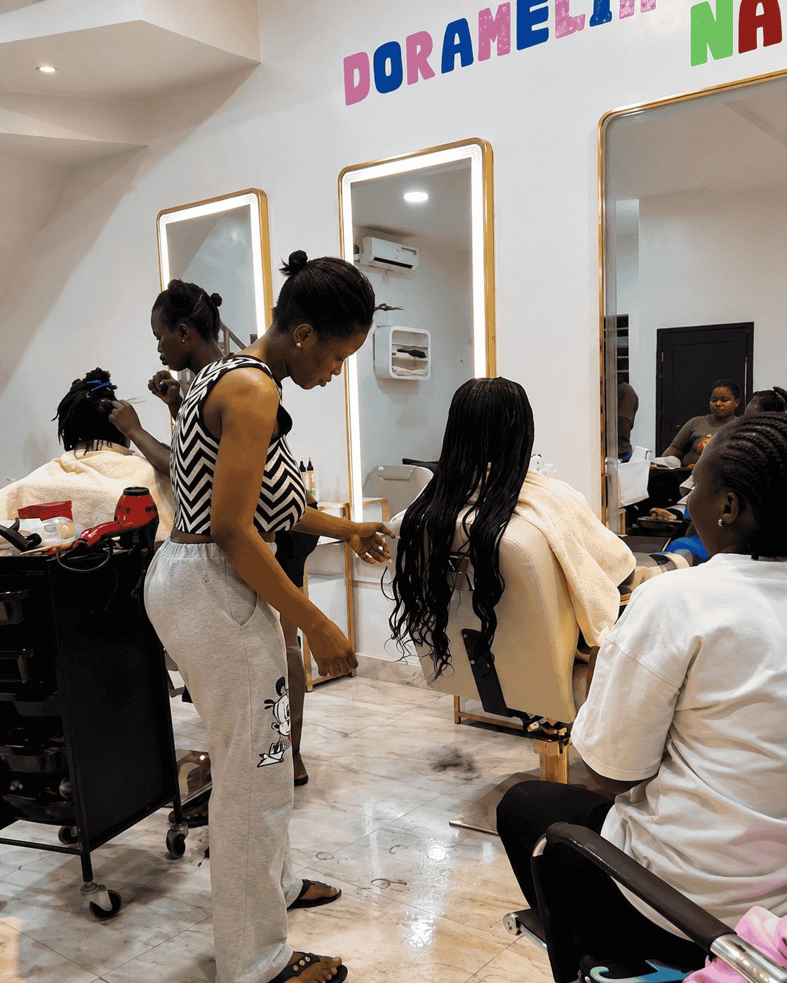 Doramelia salon interior